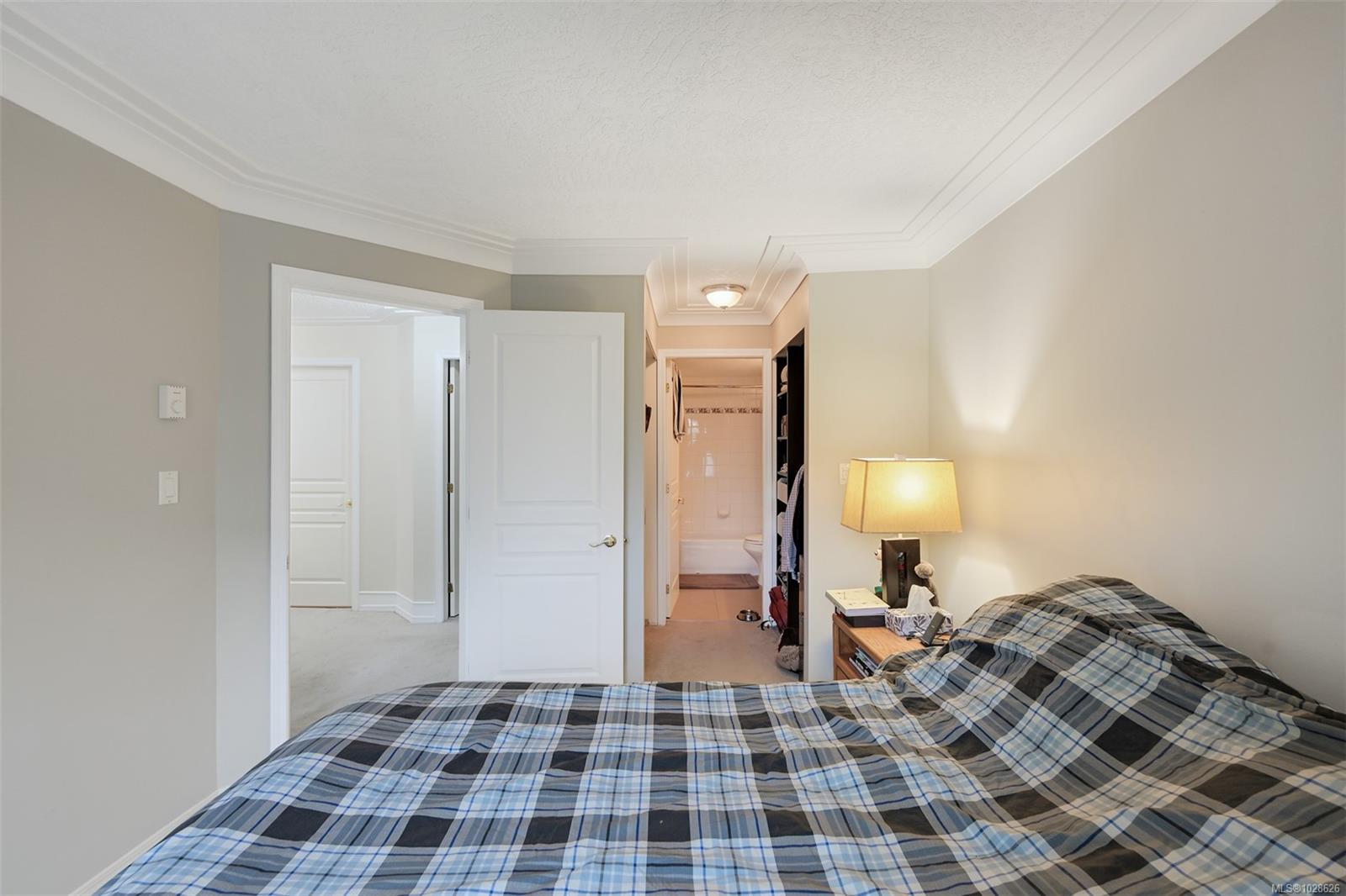 894 Vernon Ave # 208