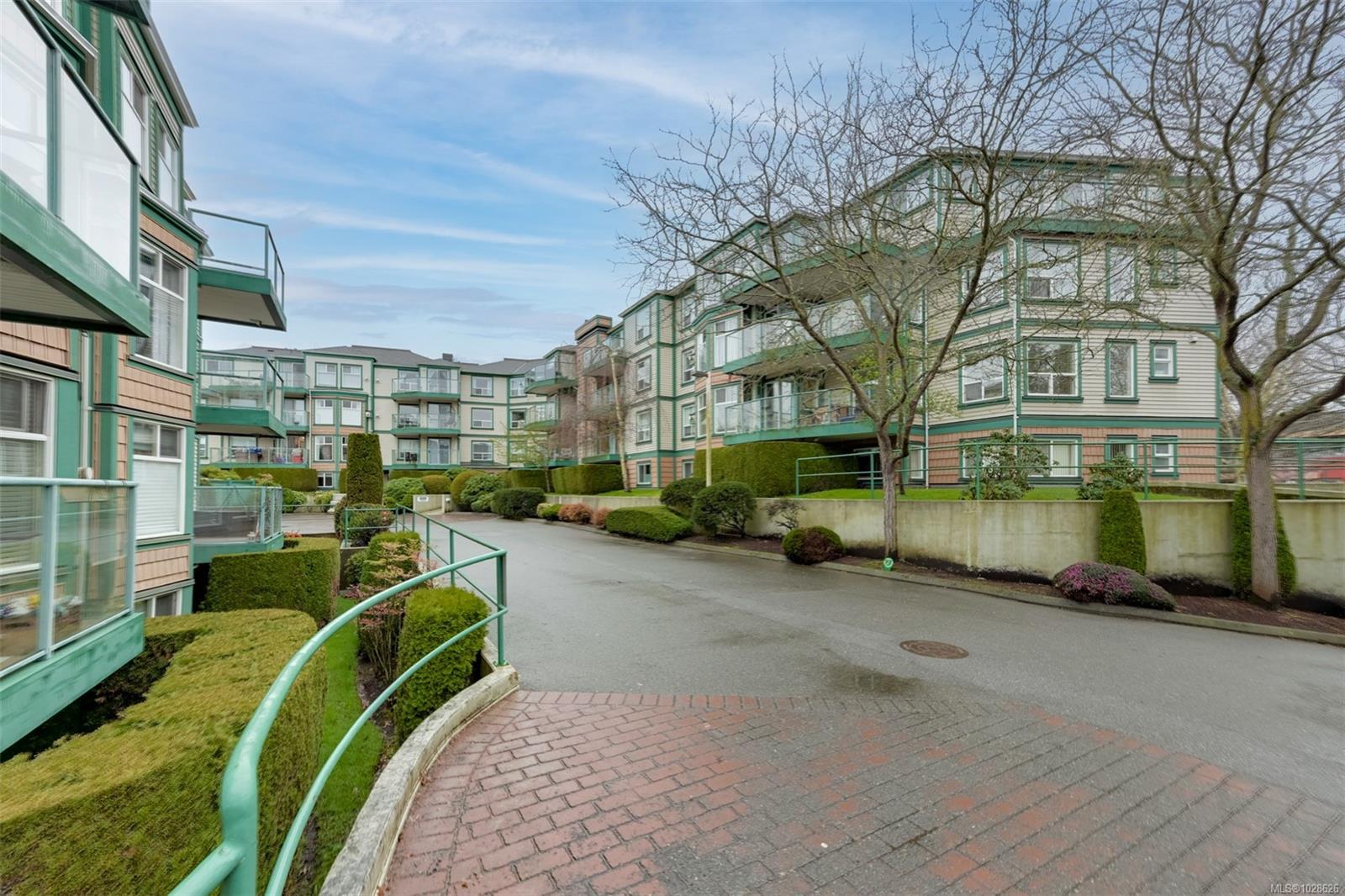 894 Vernon Ave # 208