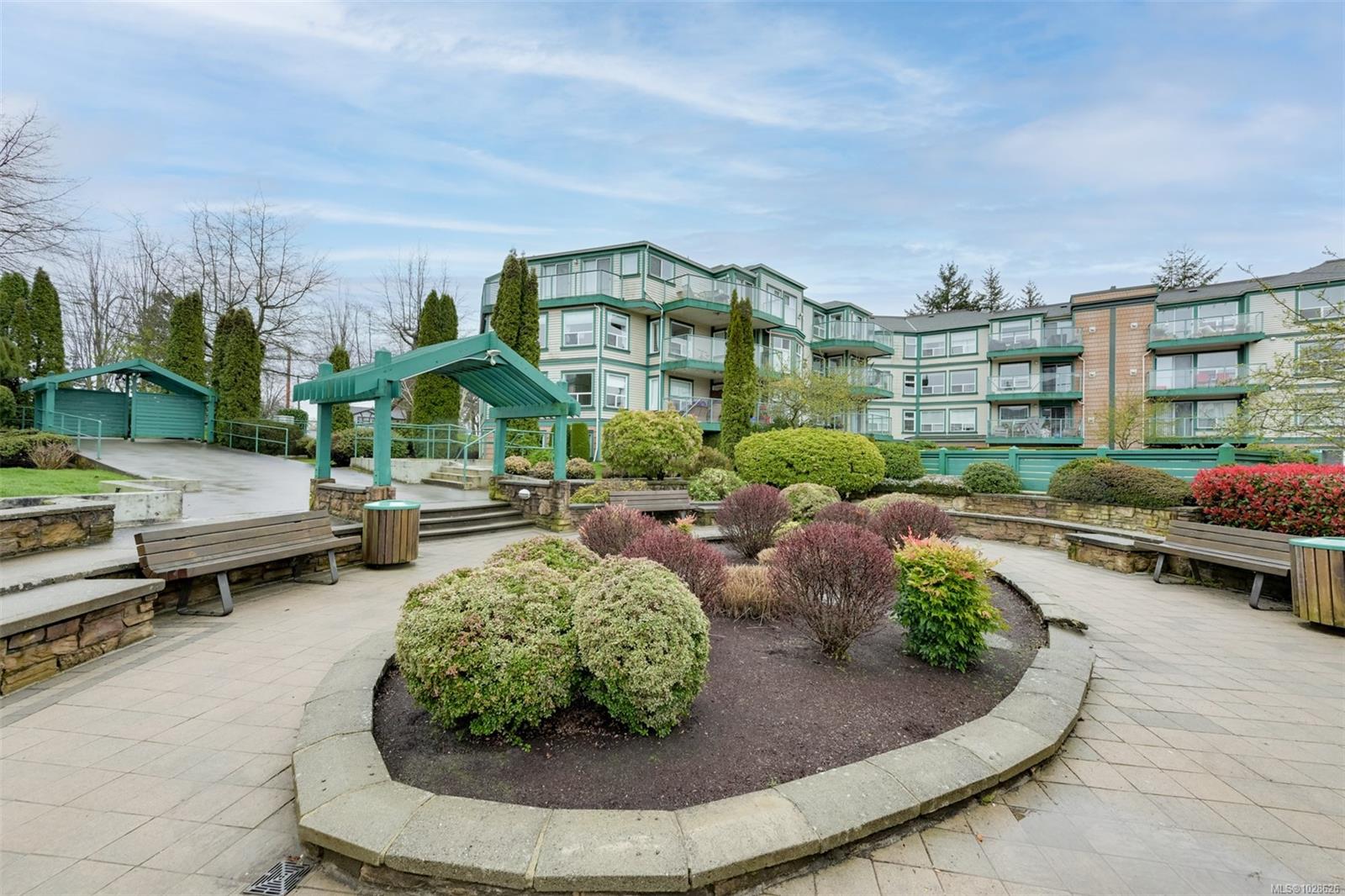 894 Vernon Ave # 208