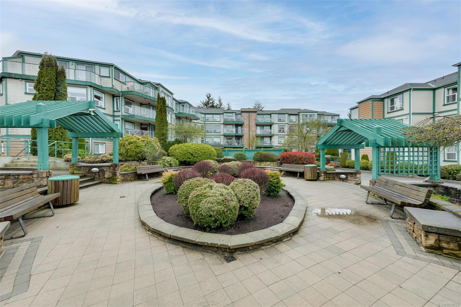 894 Vernon Ave # 208