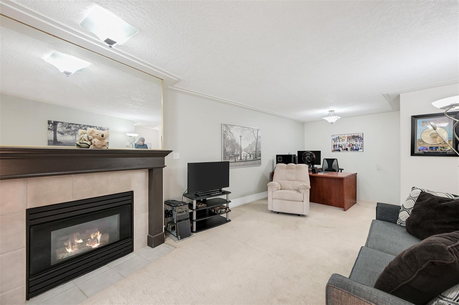 894 Vernon Ave # 208