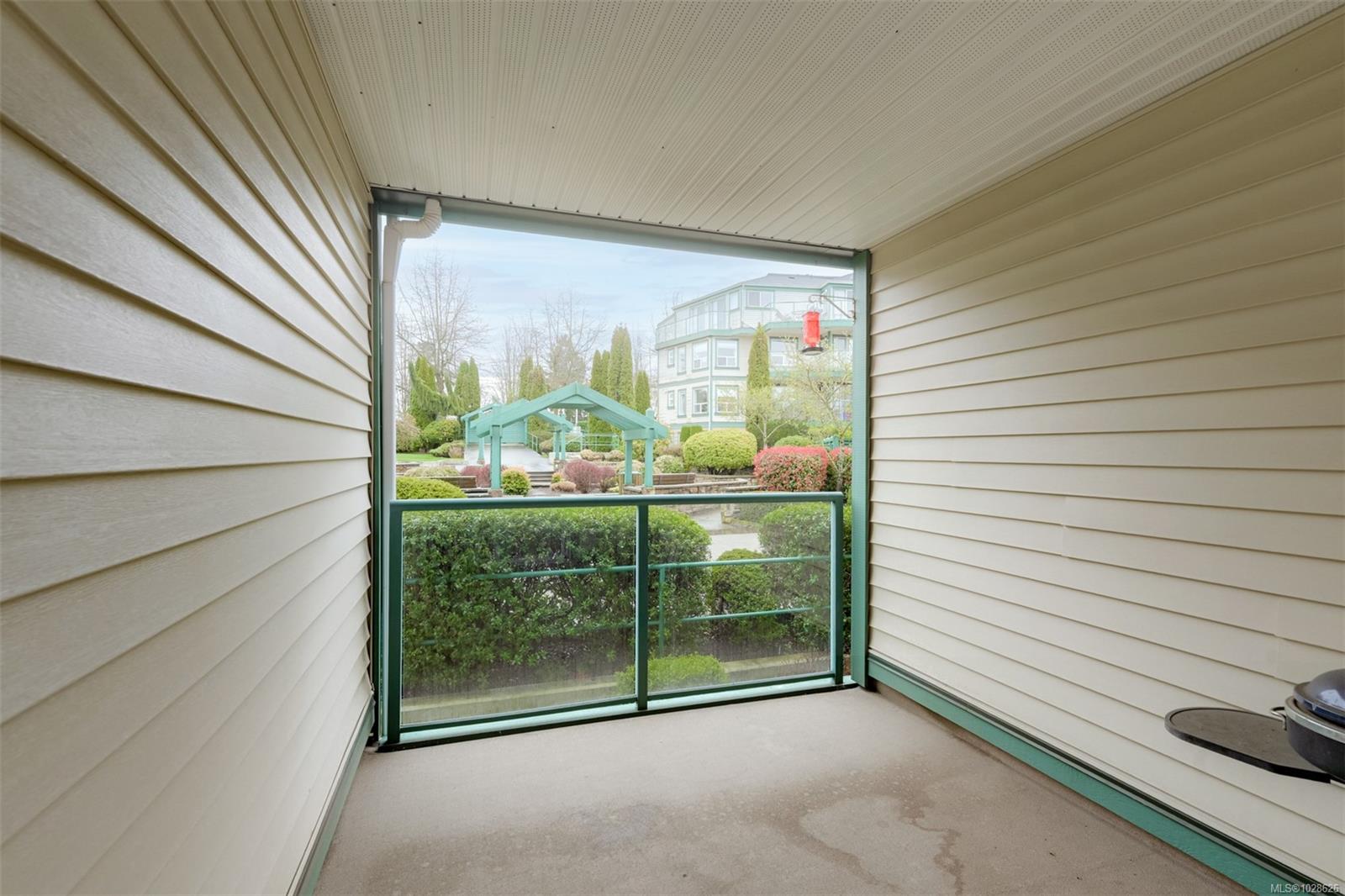 894 Vernon Ave # 208