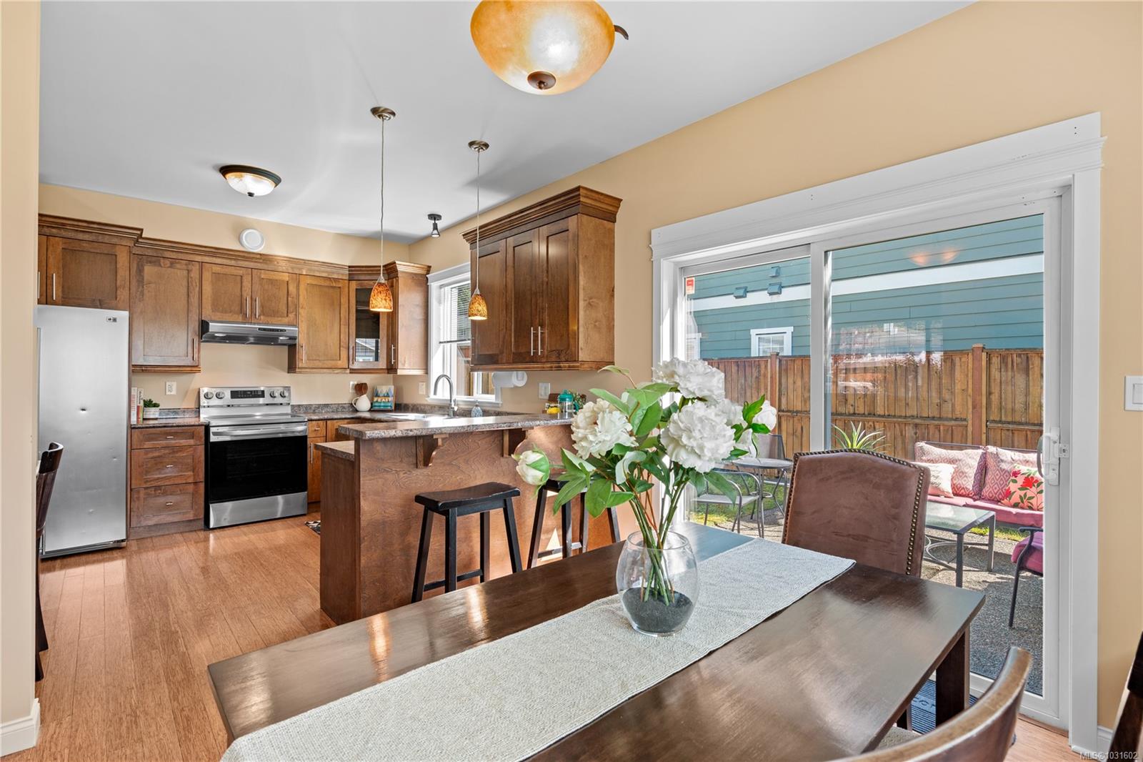 2798 Lakeshore Pl