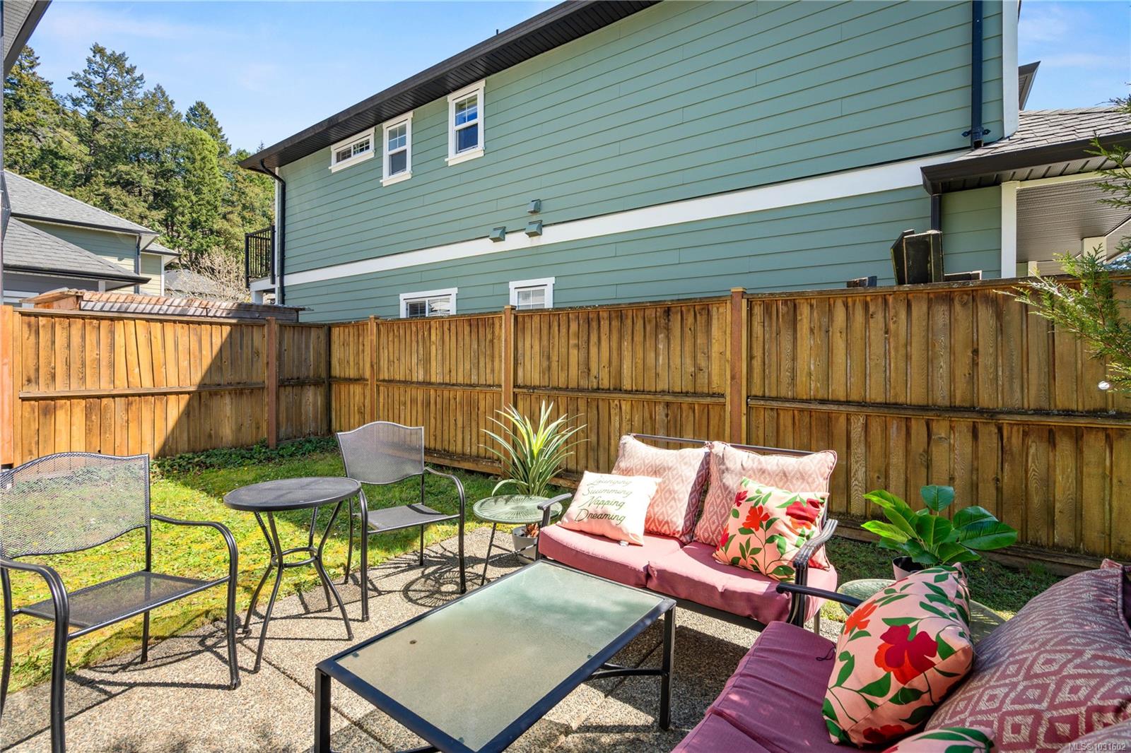 2798 Lakeshore Pl