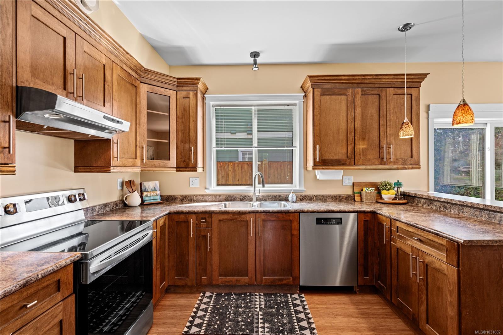 2798 Lakeshore Pl