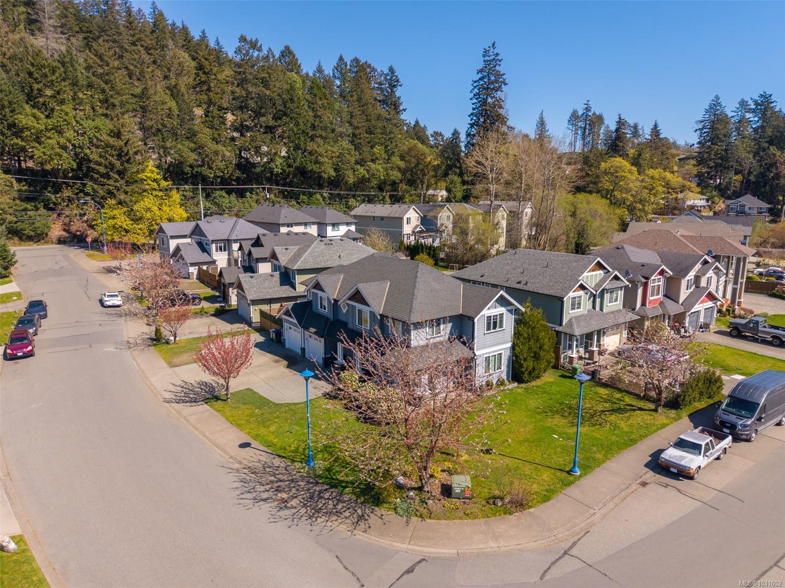 2798 Lakeshore Pl