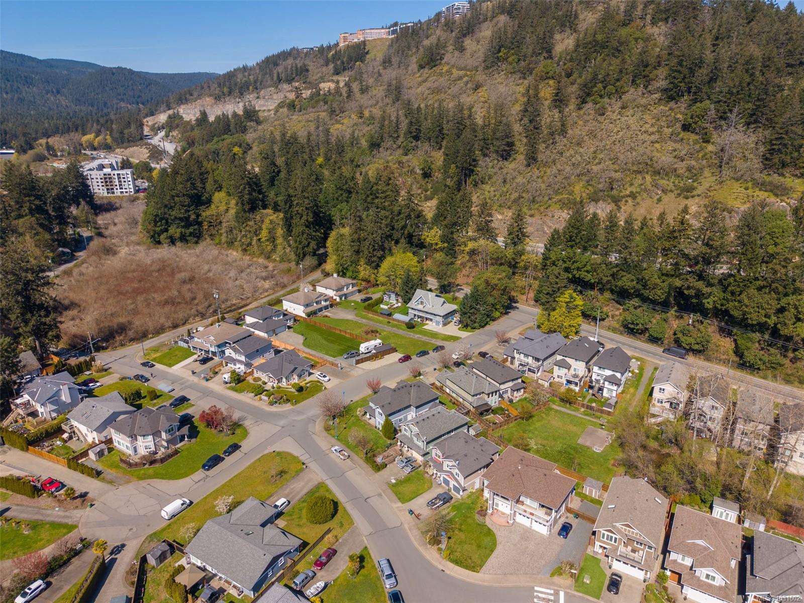 2798 Lakeshore Pl