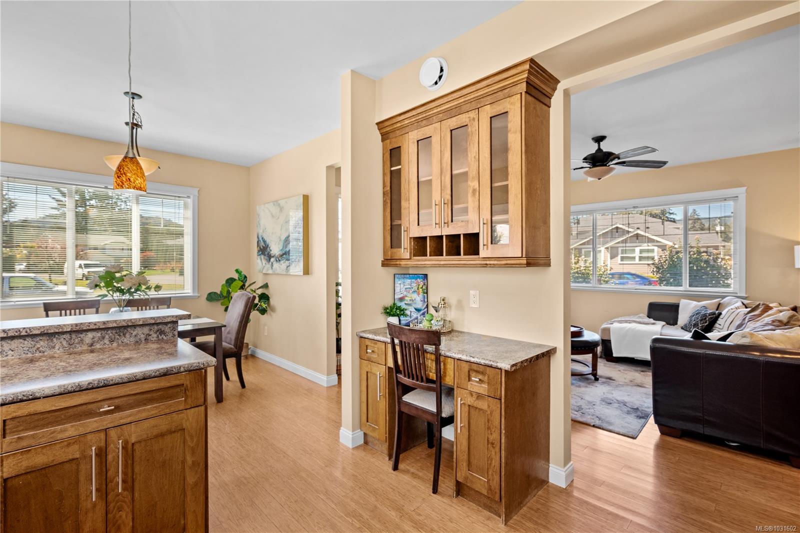 2798 Lakeshore Pl