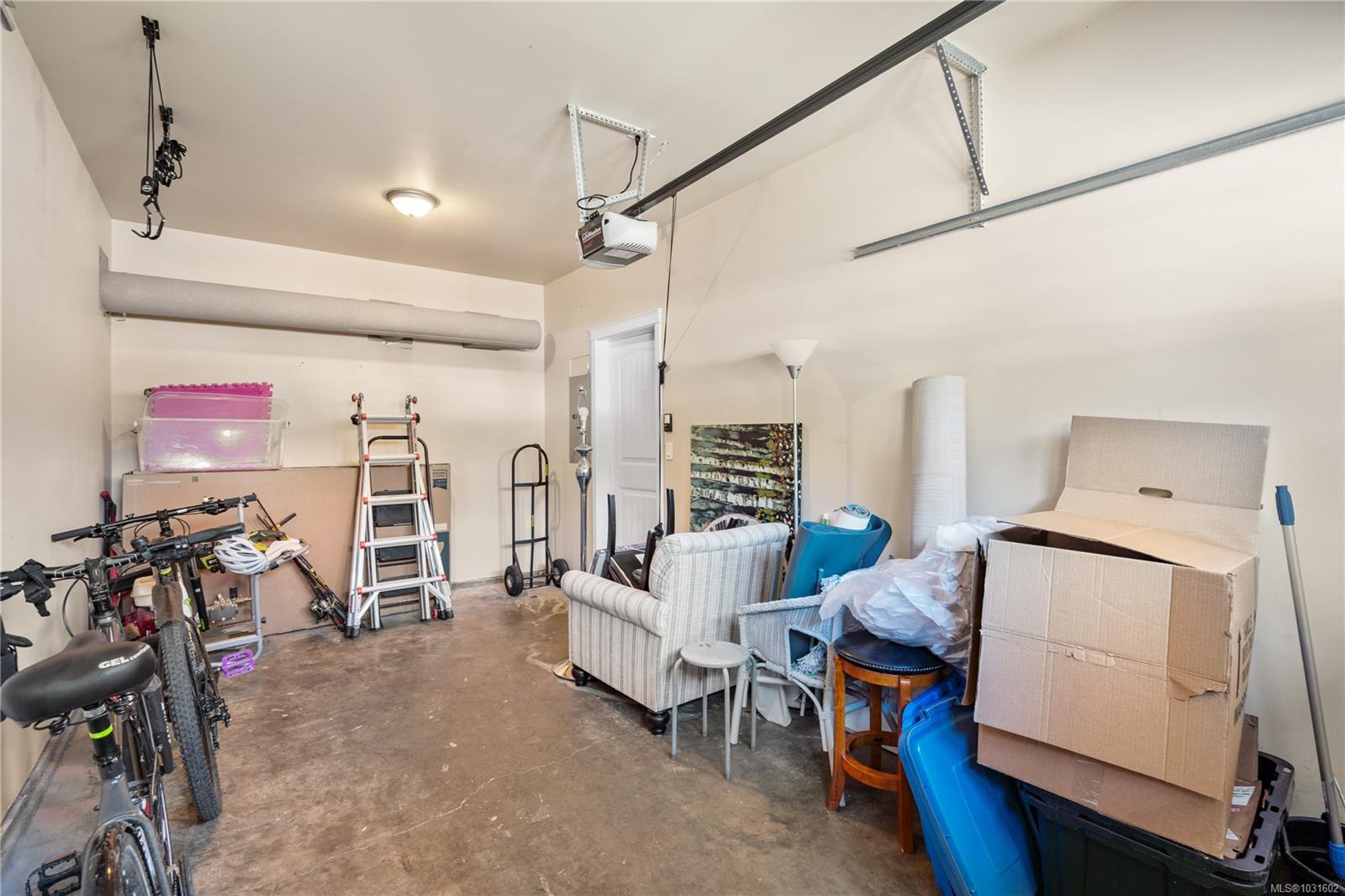 2798 Lakeshore Pl