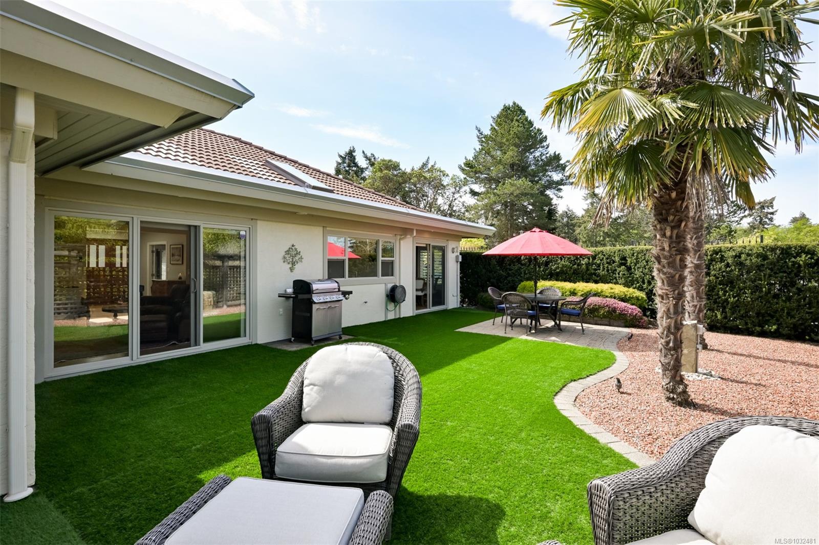2770 Arbutus Rd