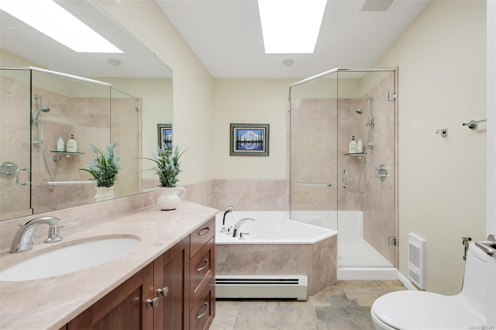 2770 Arbutus Rd