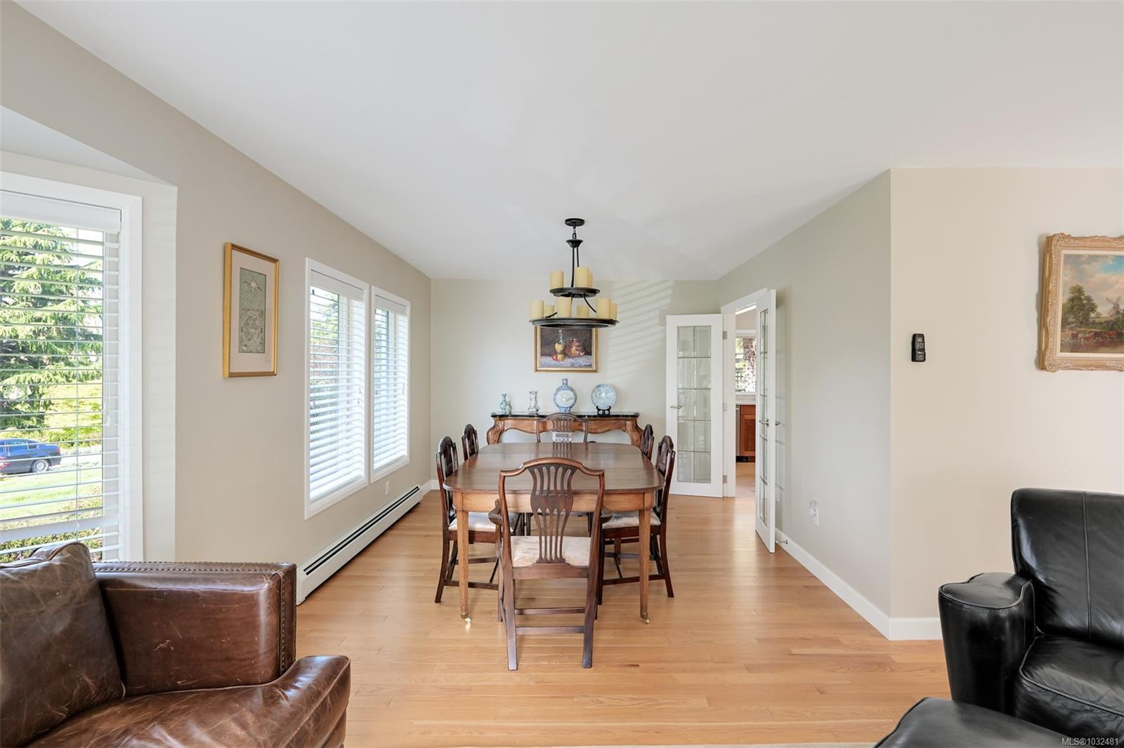 2770 Arbutus Rd
