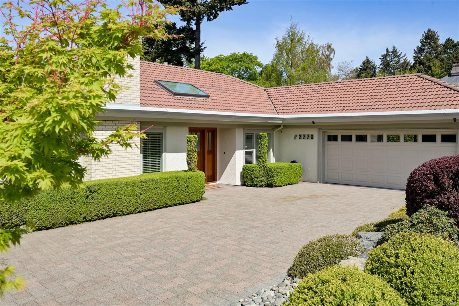 2770 Arbutus Rd
