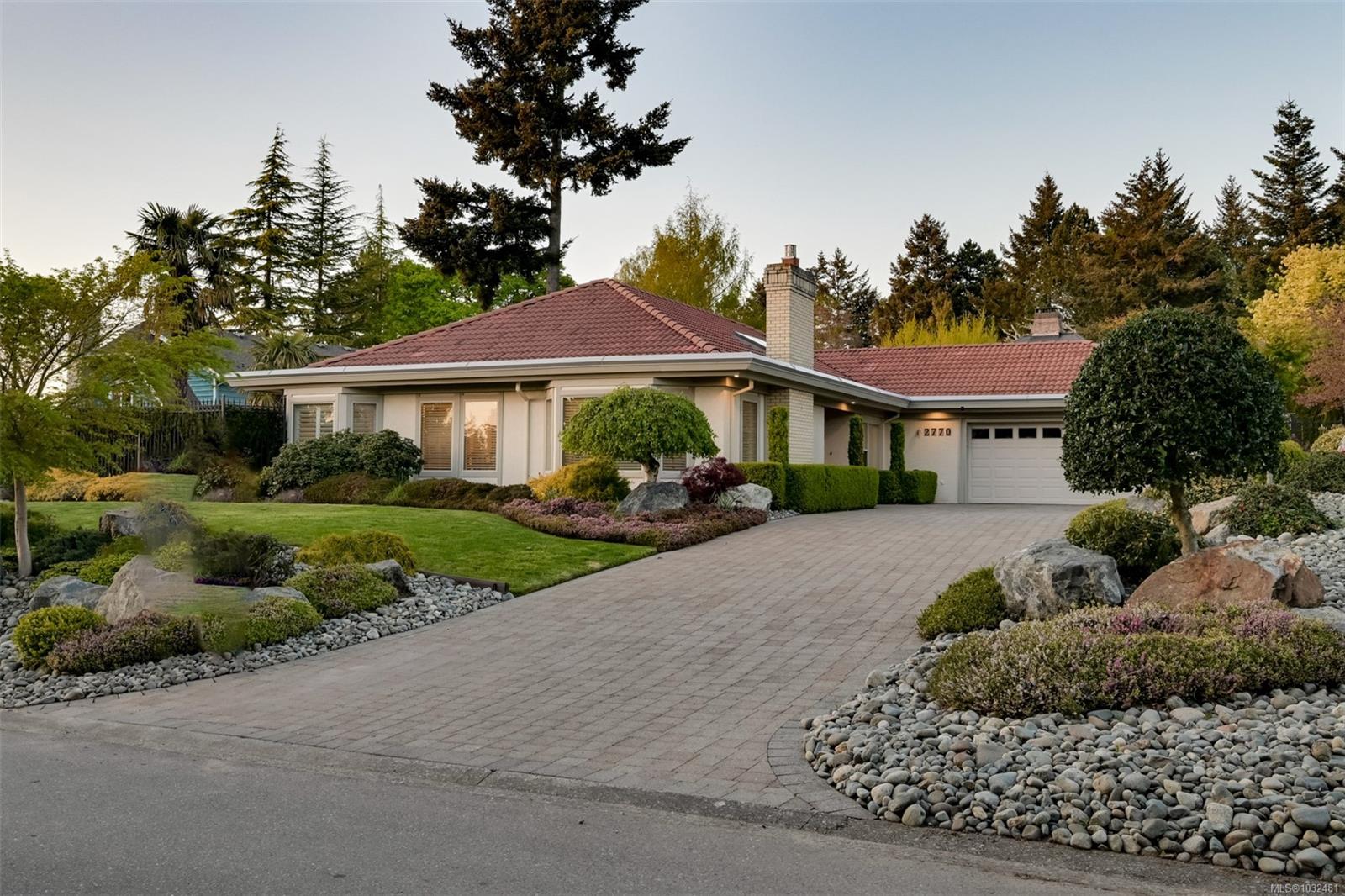 2770 Arbutus Rd