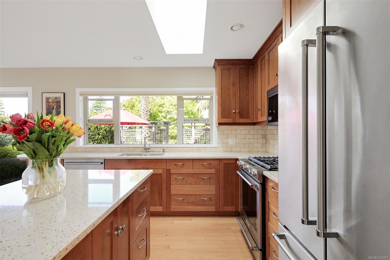 2770 Arbutus Rd