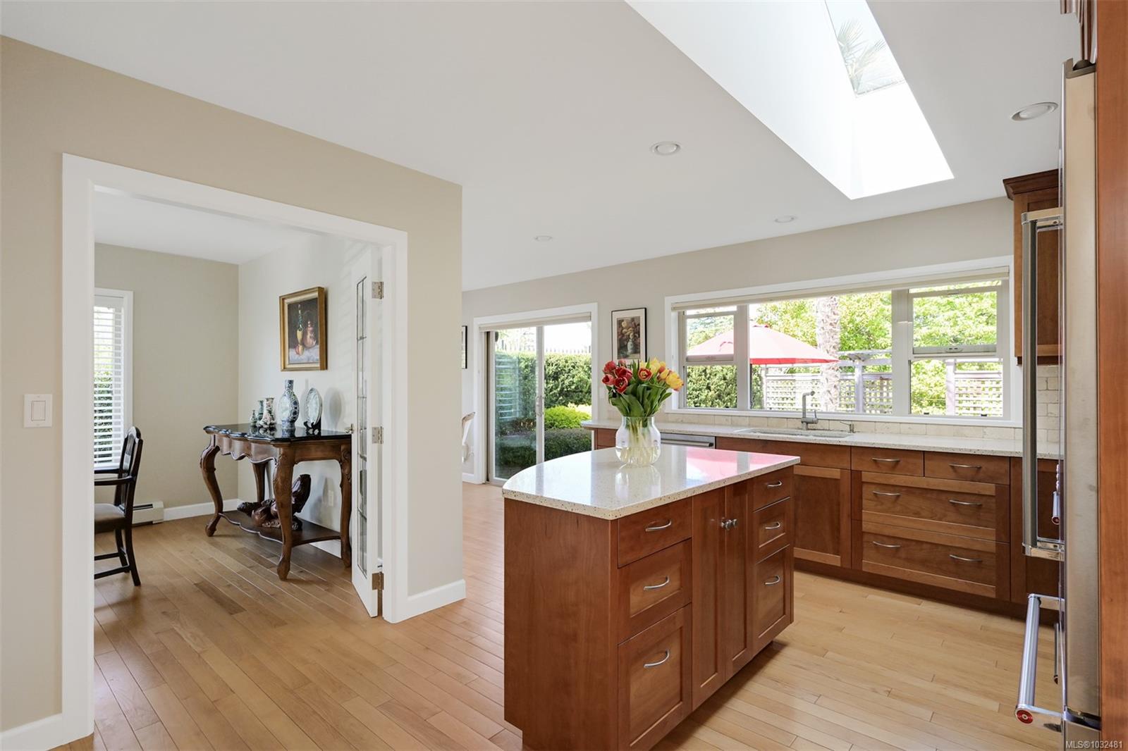 2770 Arbutus Rd