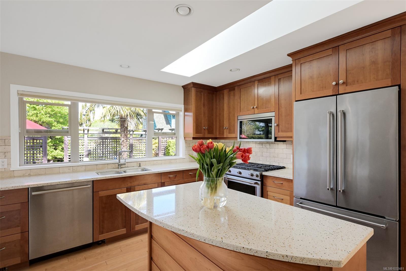 2770 Arbutus Rd
