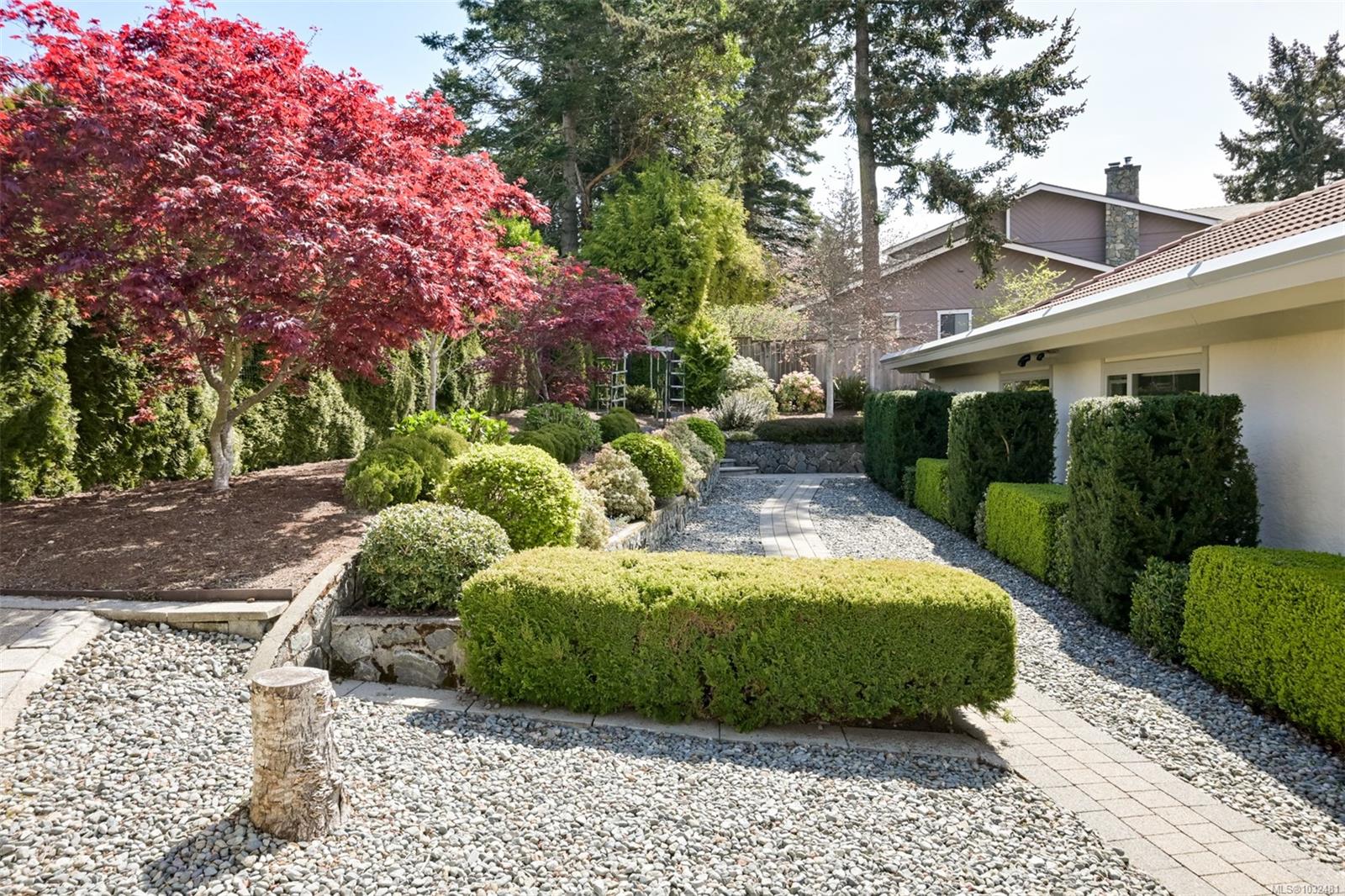 2770 Arbutus Rd