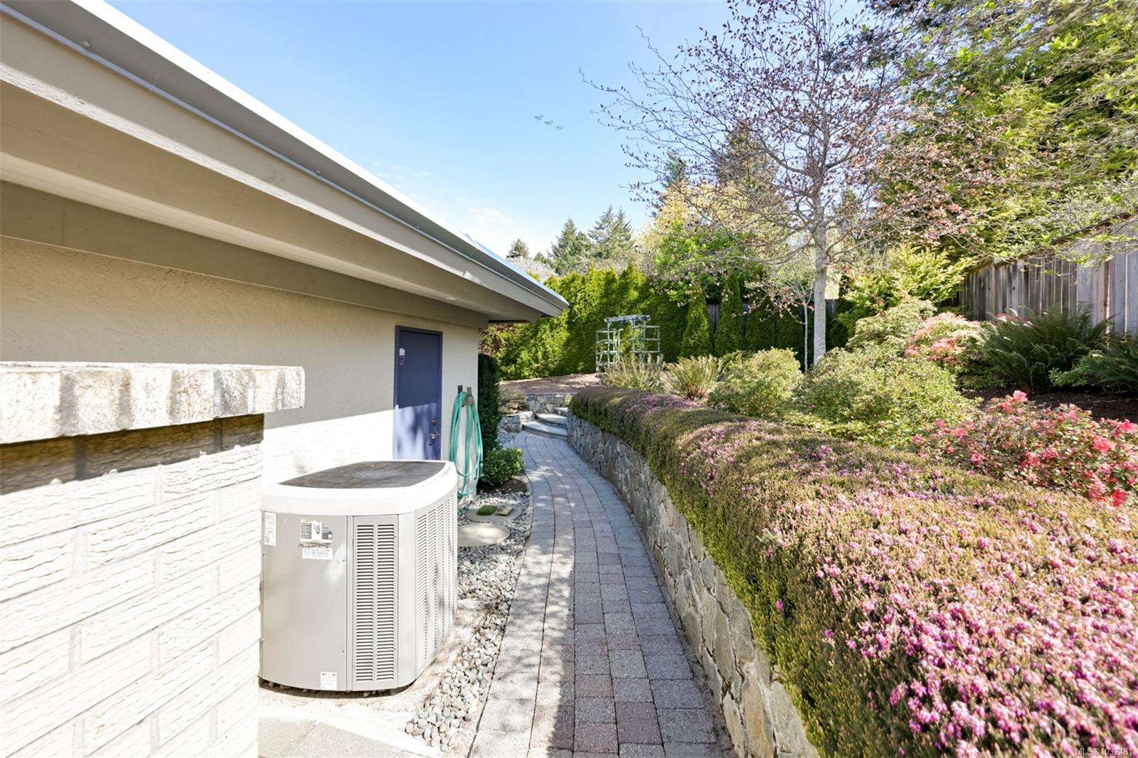2770 Arbutus Rd