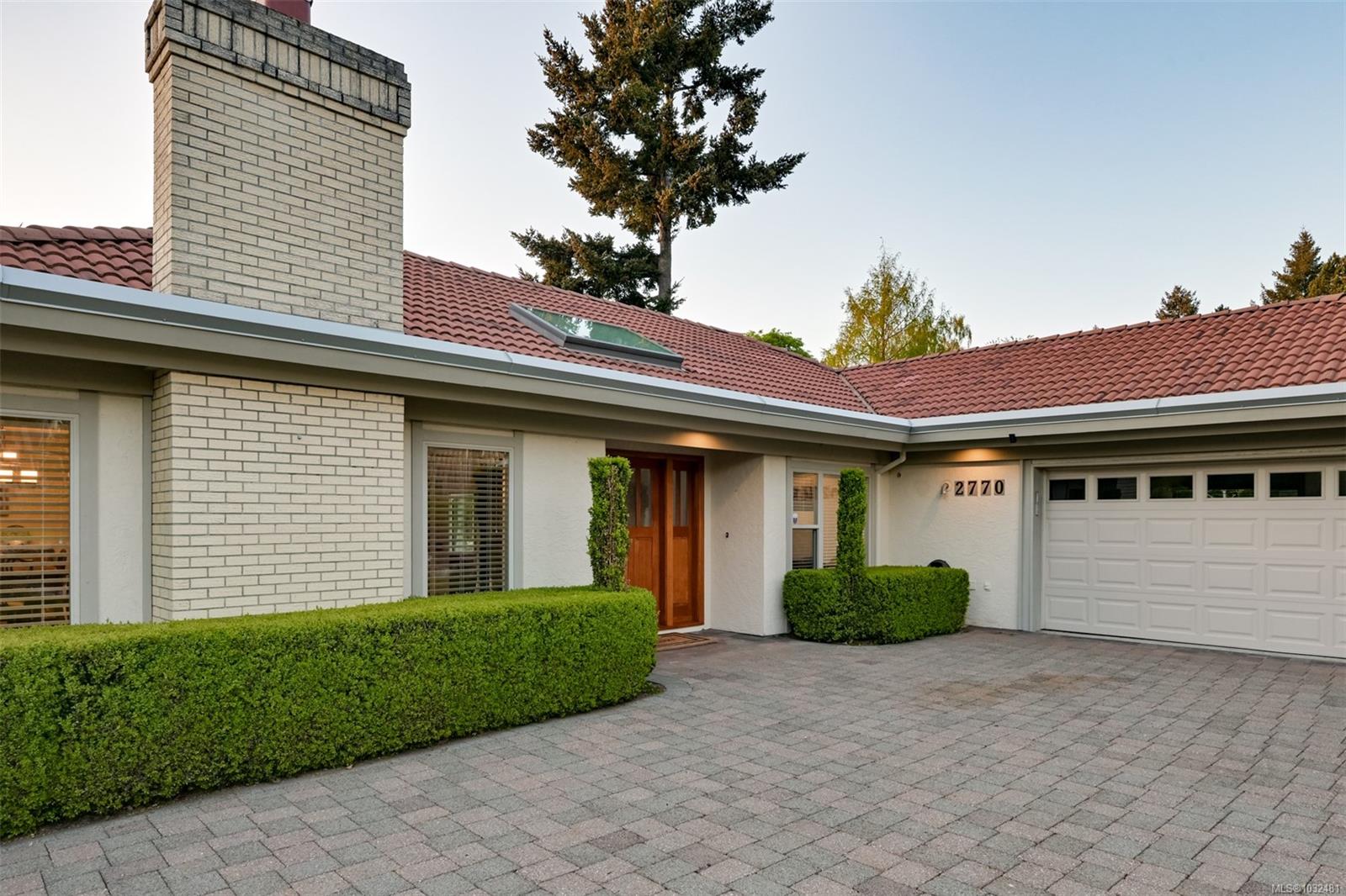 2770 Arbutus Rd