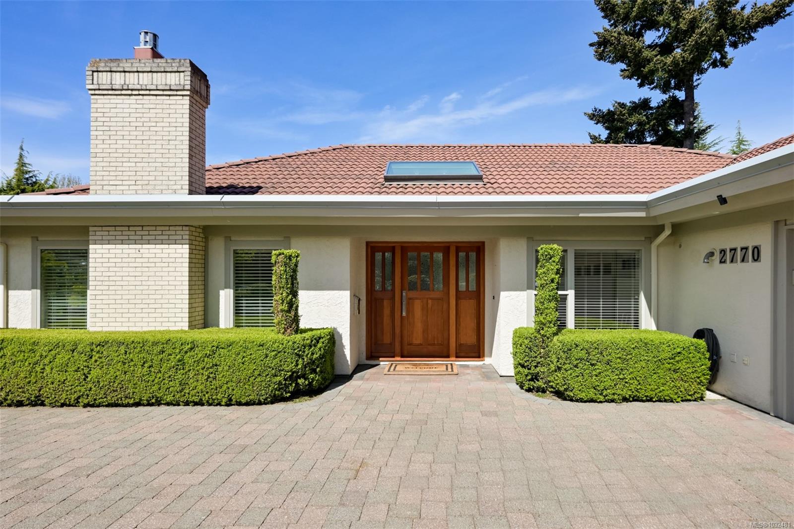 2770 Arbutus Rd