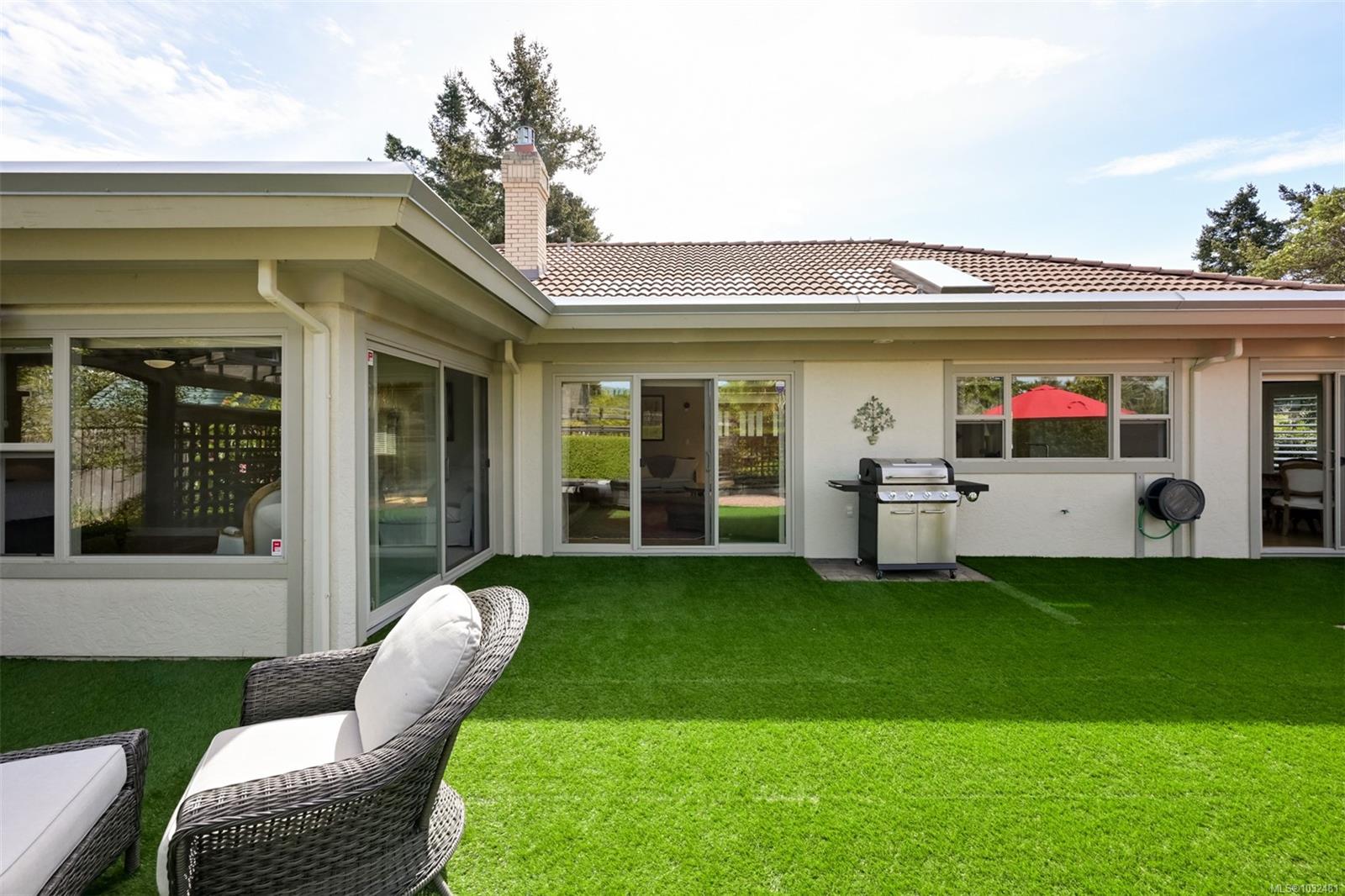 2770 Arbutus Rd