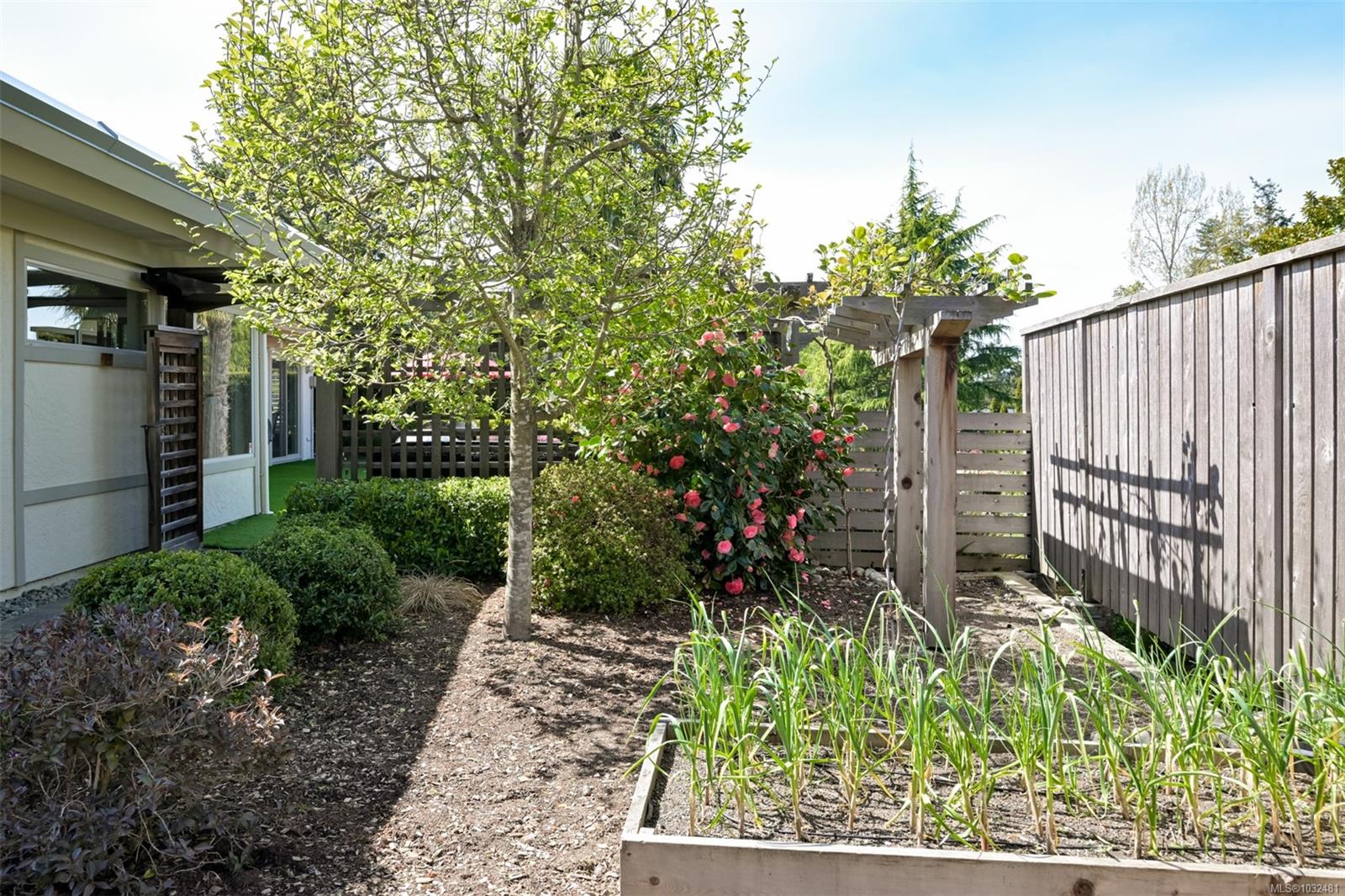 2770 Arbutus Rd