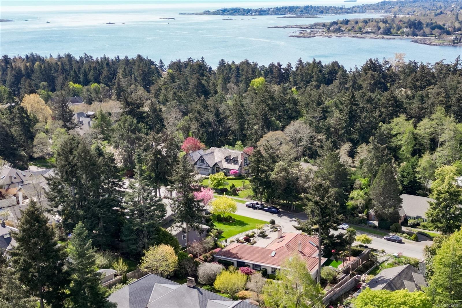 2770 Arbutus Rd