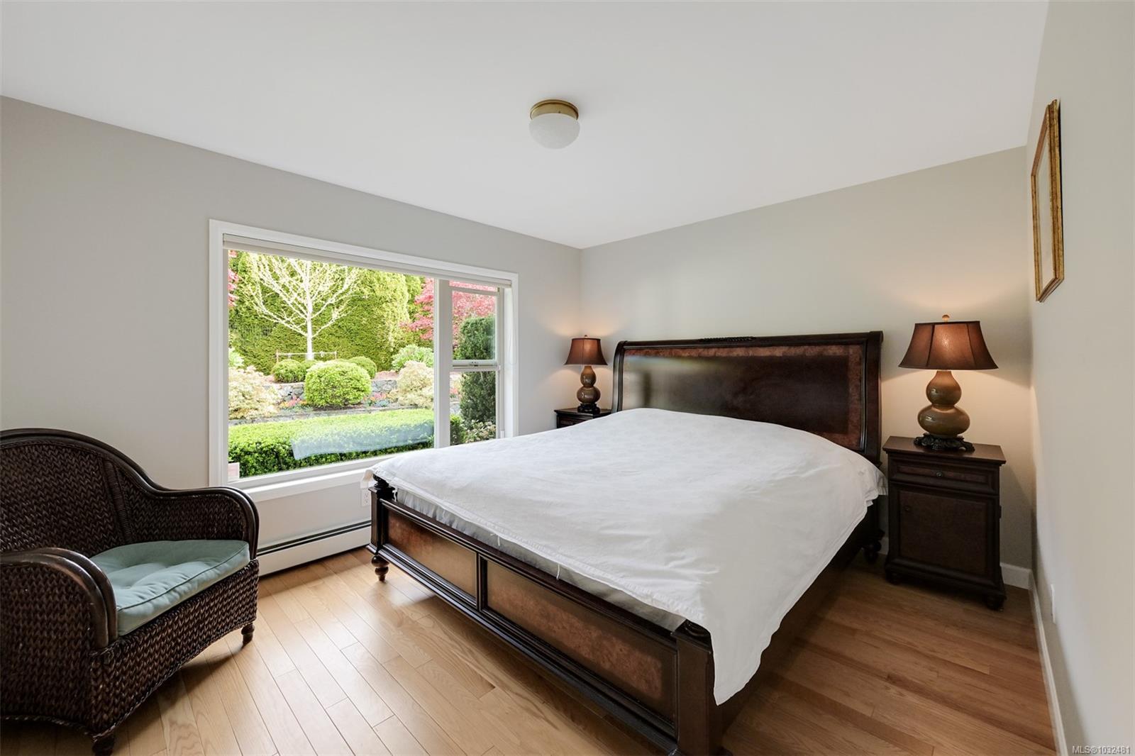 2770 Arbutus Rd