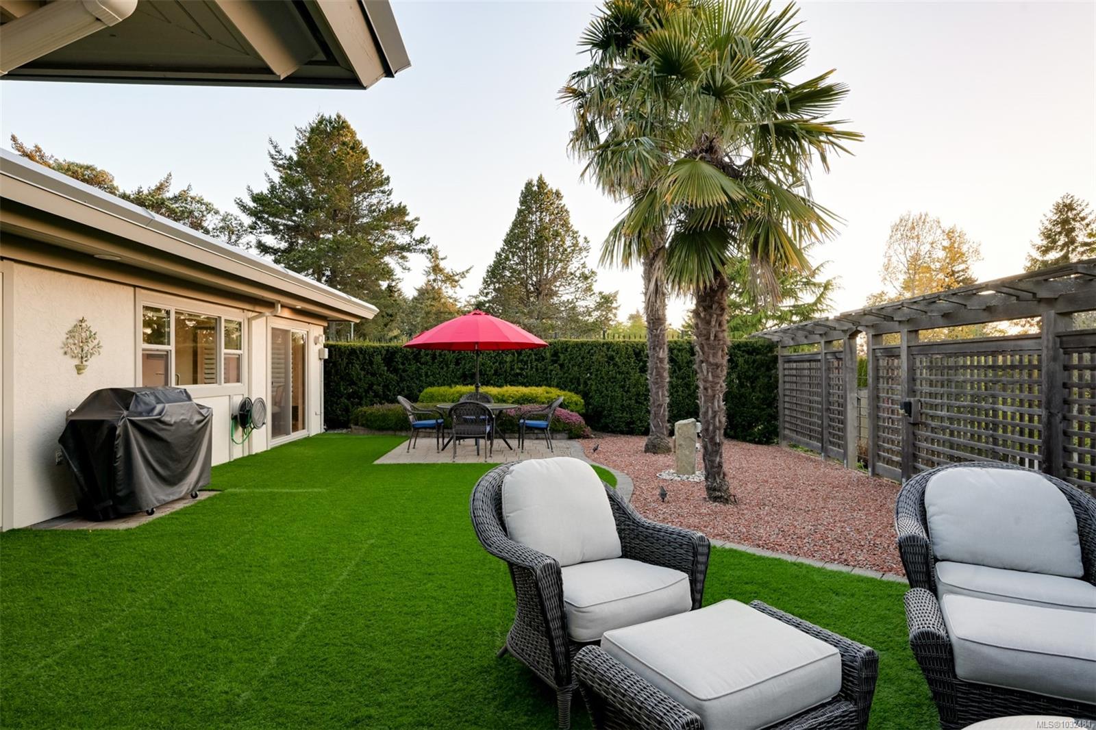 2770 Arbutus Rd