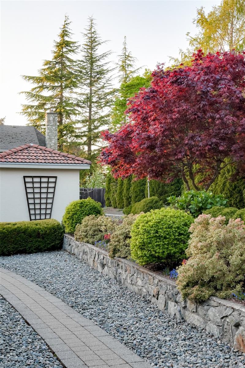 2770 Arbutus Rd