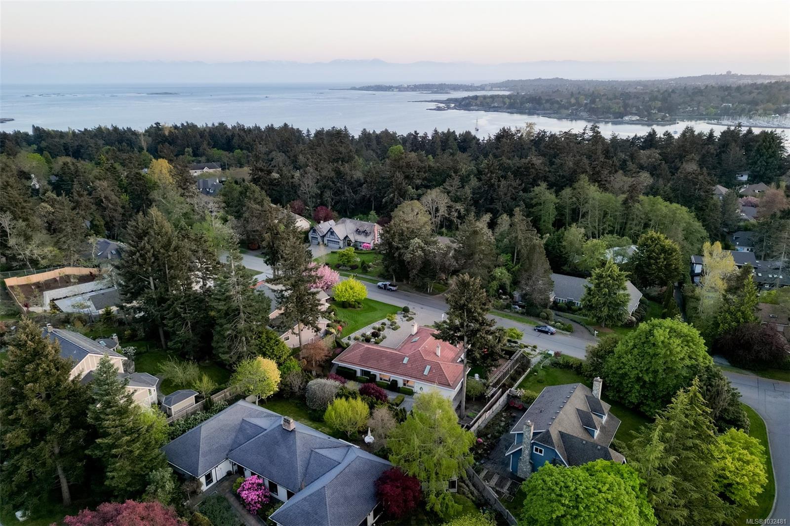 2770 Arbutus Rd