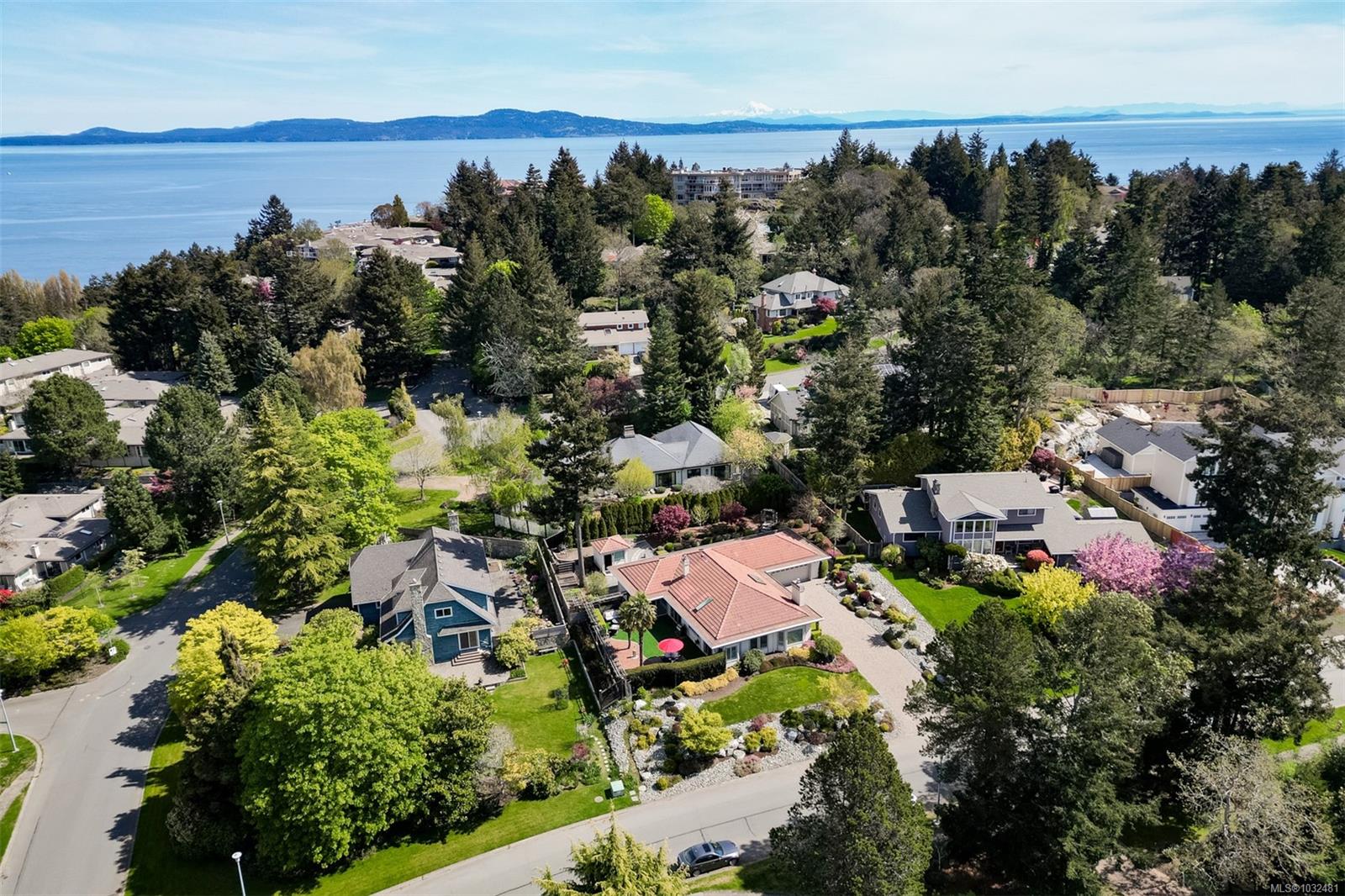 2770 Arbutus Rd