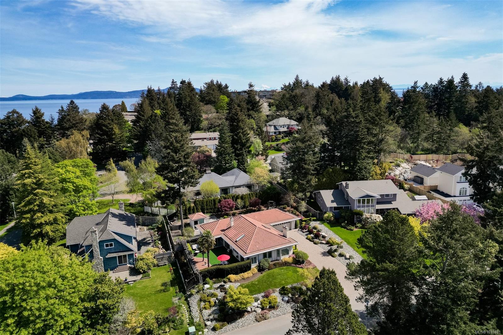 2770 Arbutus Rd