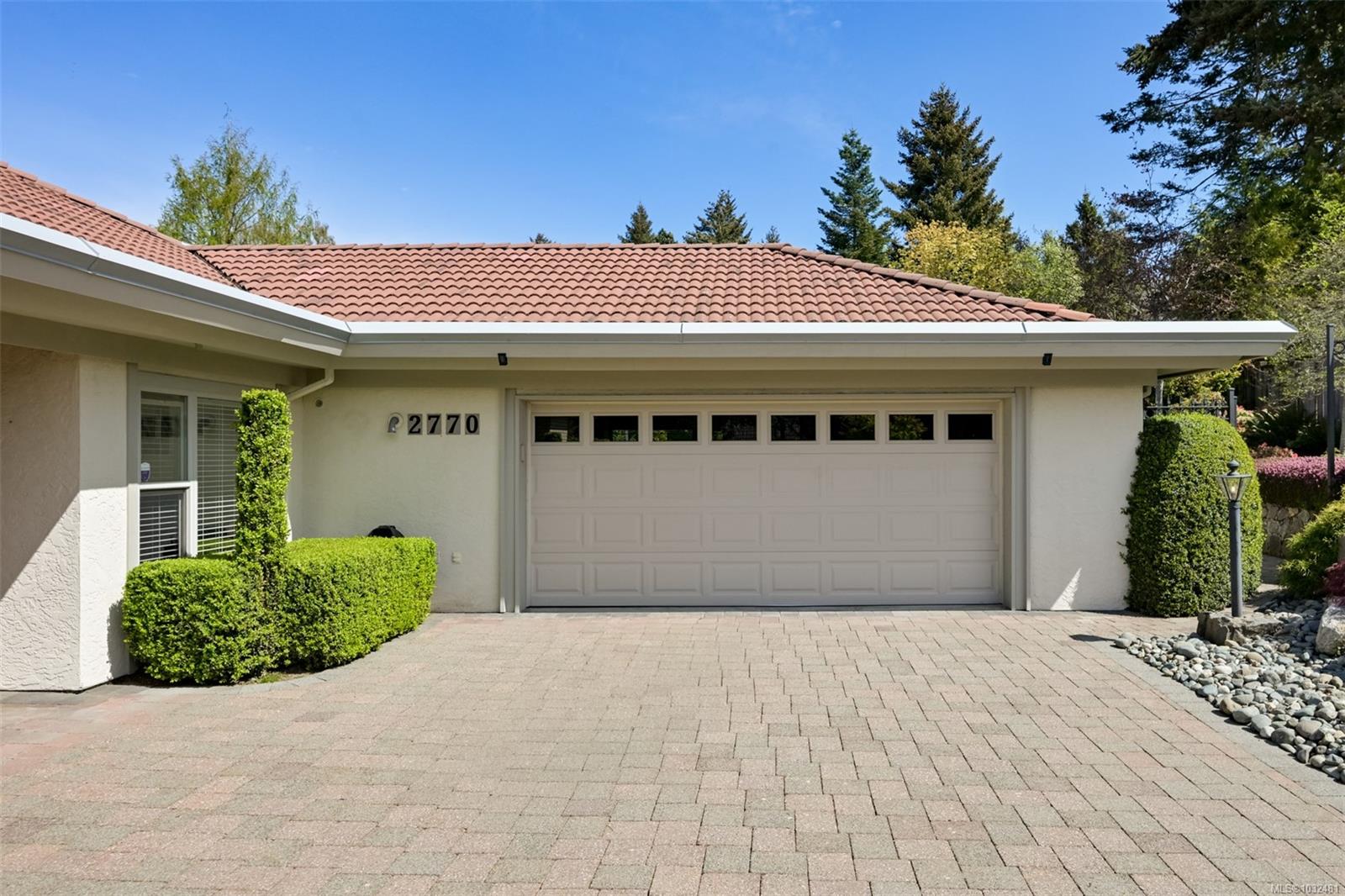 2770 Arbutus Rd