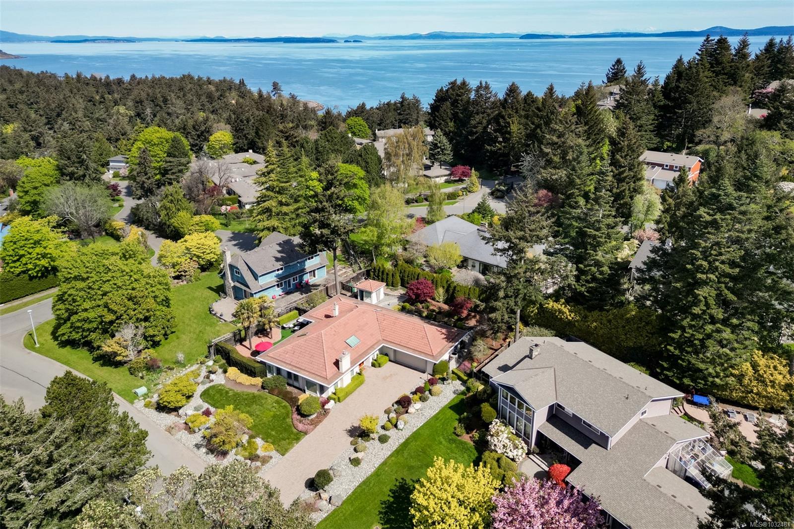 2770 Arbutus Rd