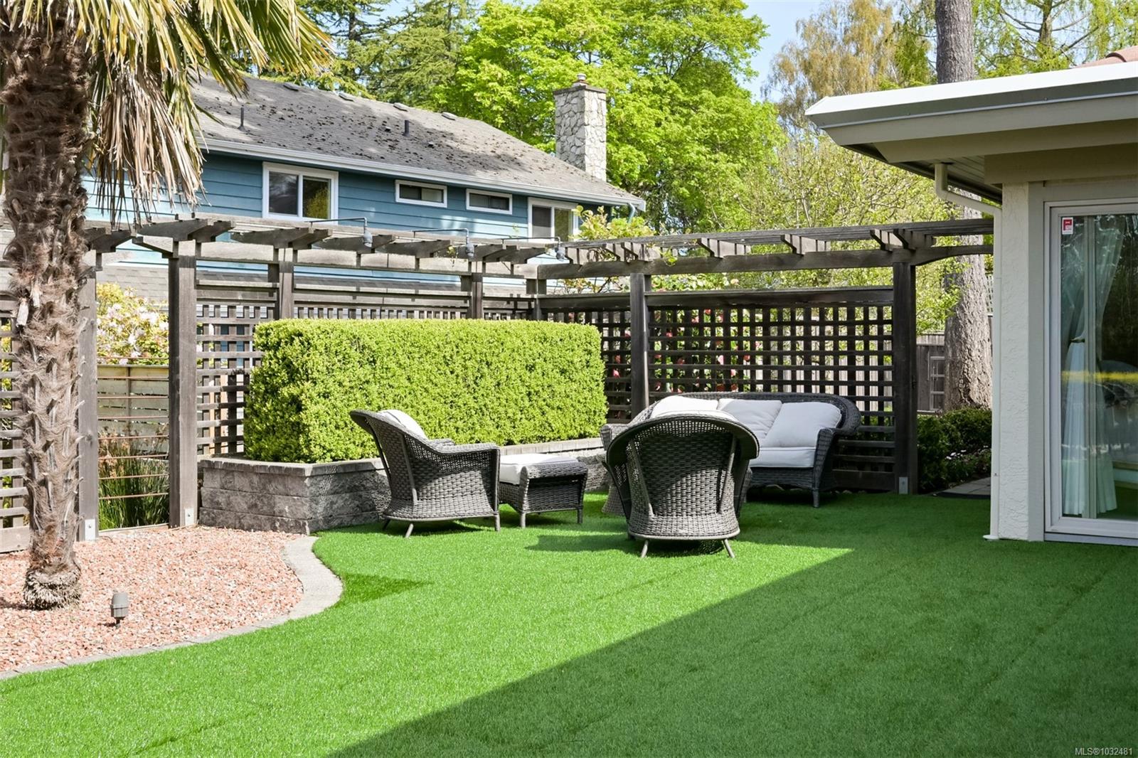 2770 Arbutus Rd