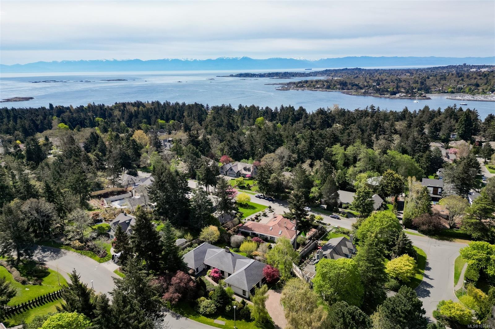 2770 Arbutus Rd