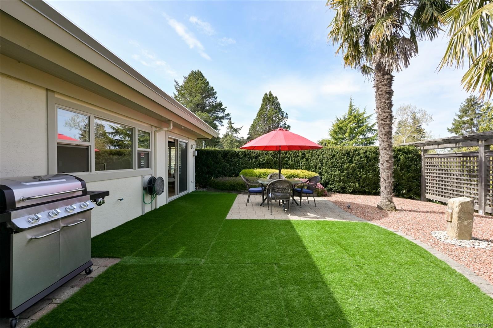 2770 Arbutus Rd
