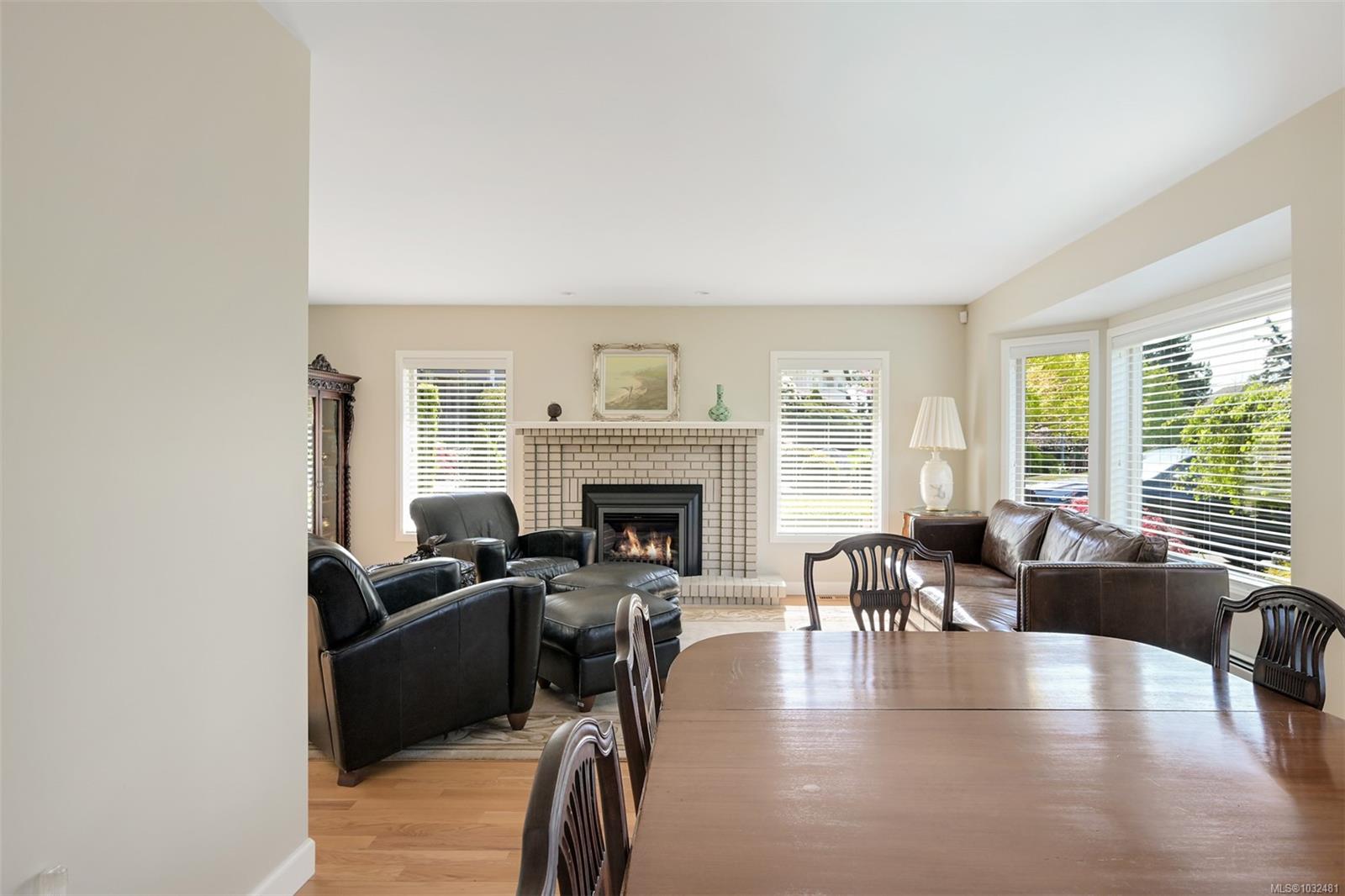 2770 Arbutus Rd