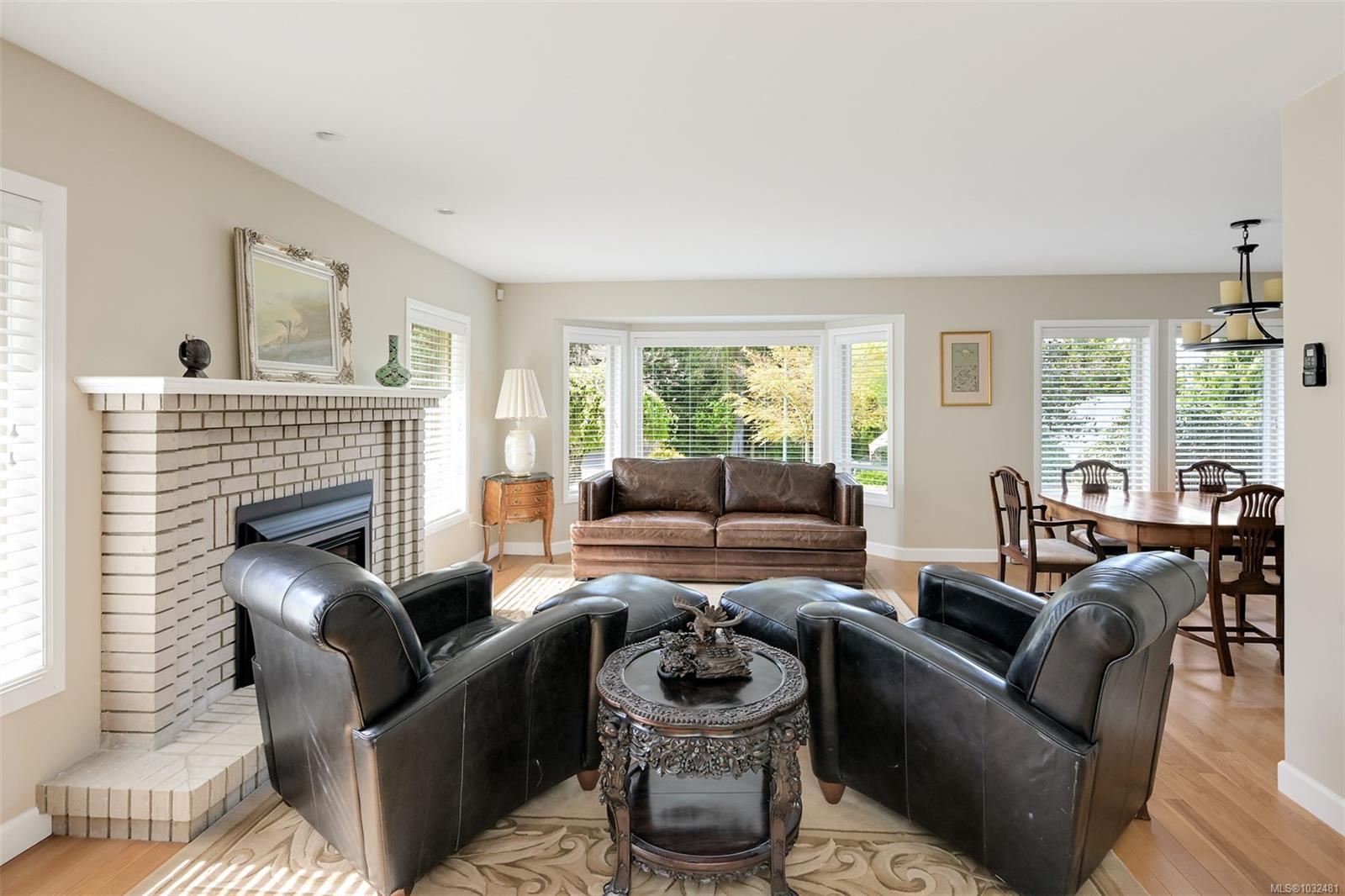 2770 Arbutus Rd