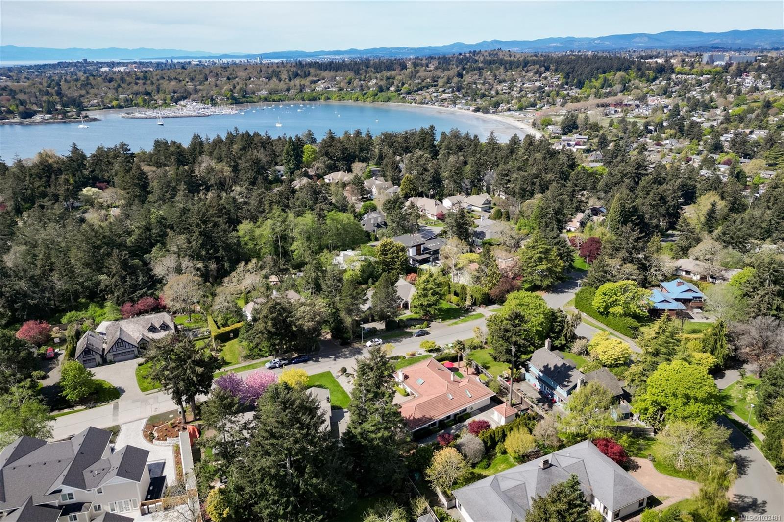 2770 Arbutus Rd