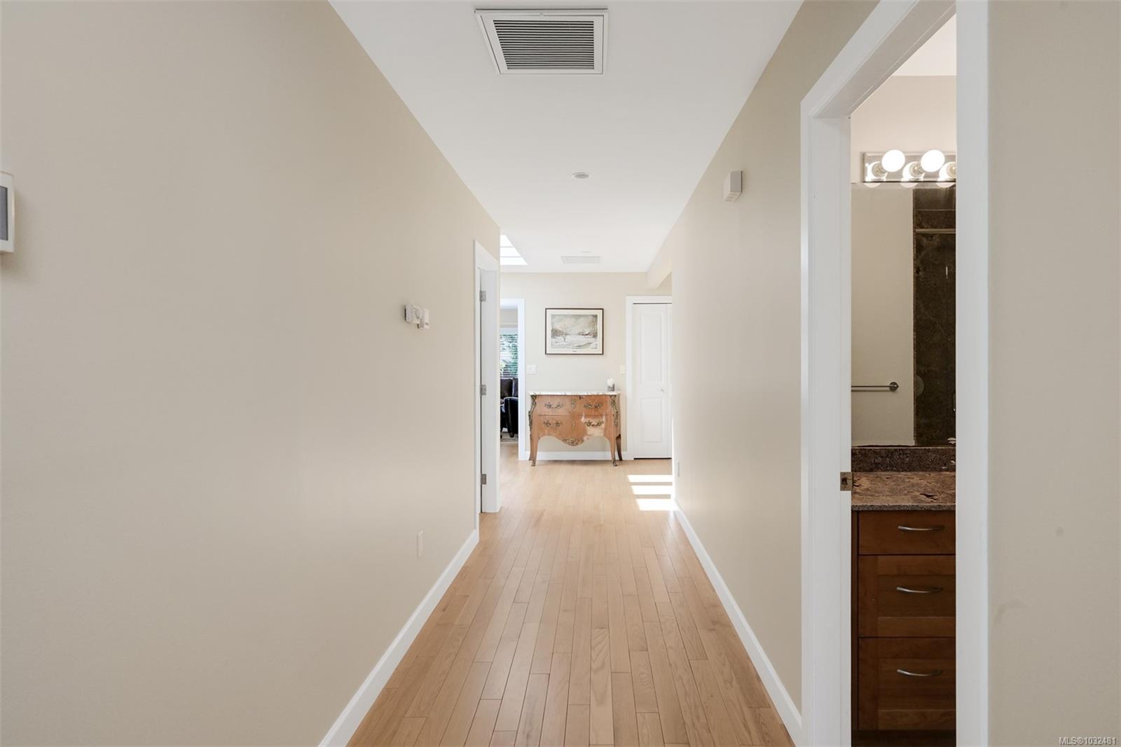 2770 Arbutus Rd