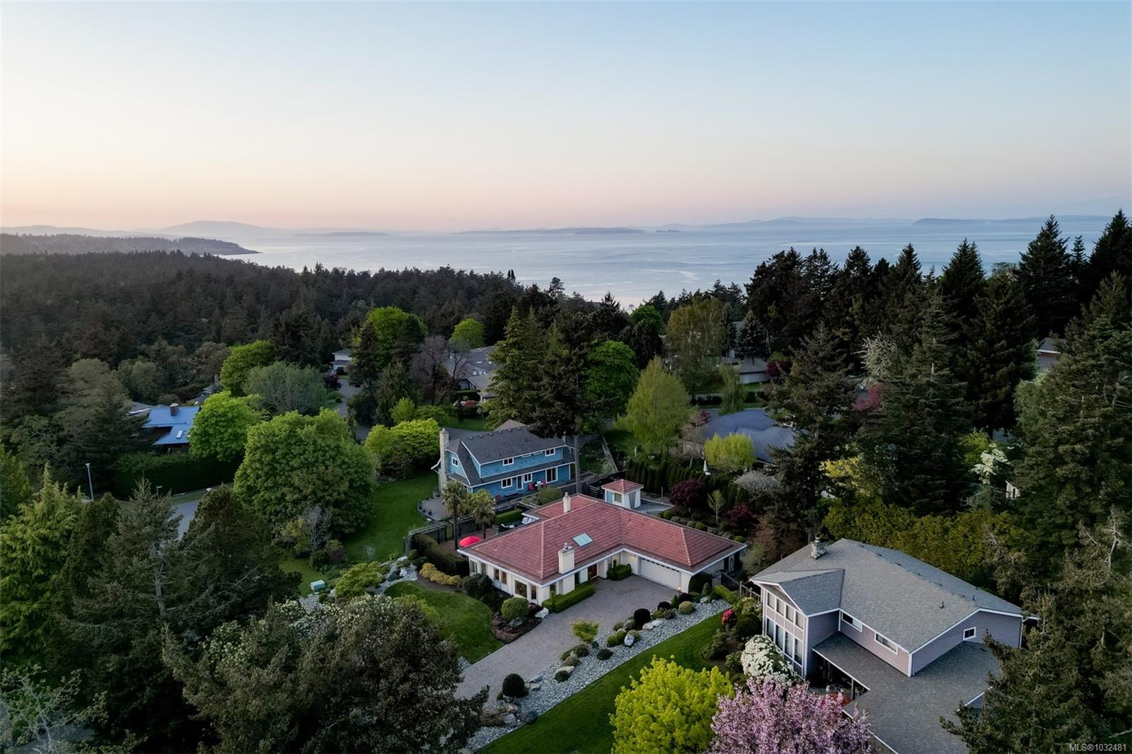 2770 Arbutus Rd