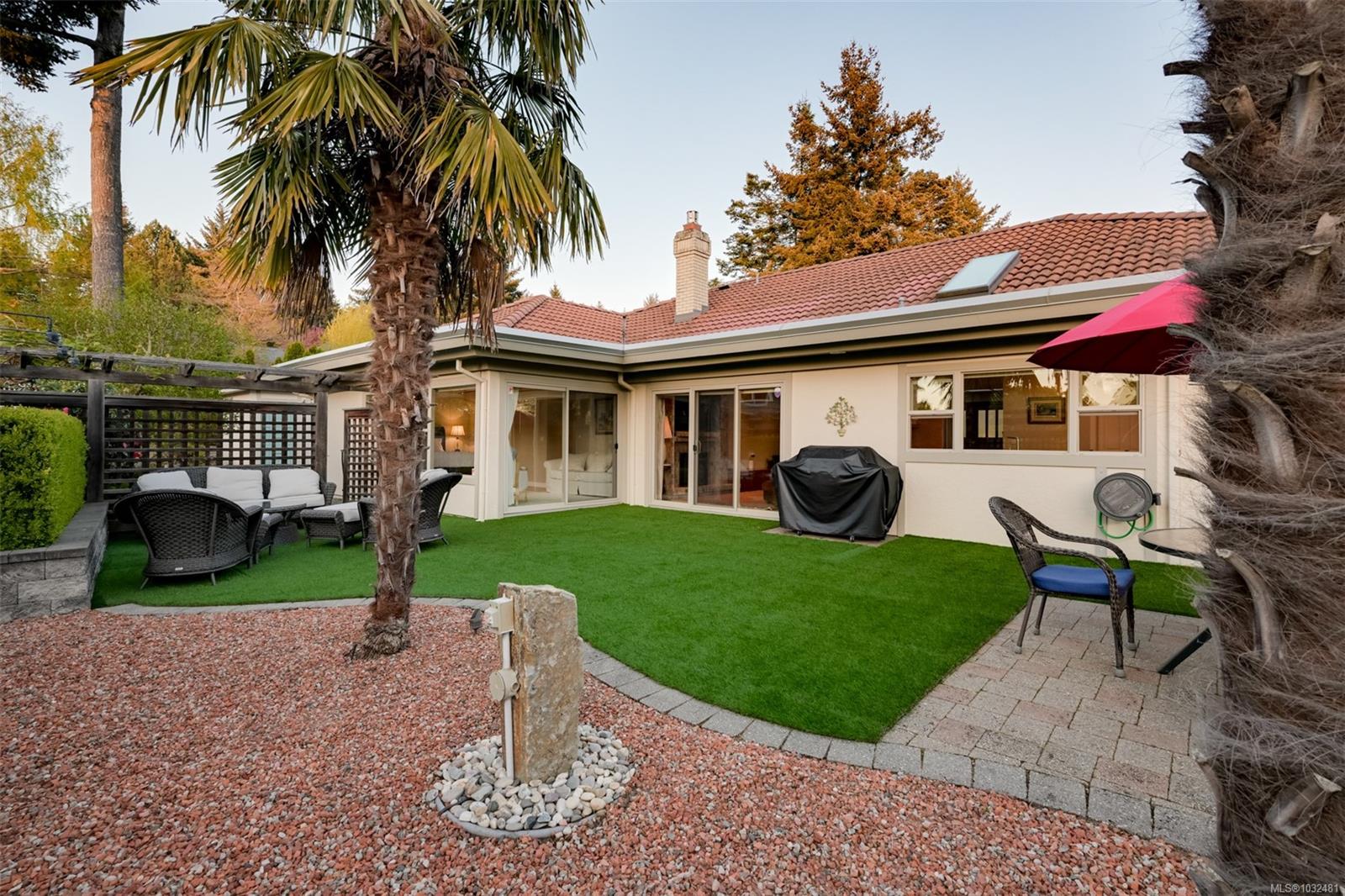2770 Arbutus Rd