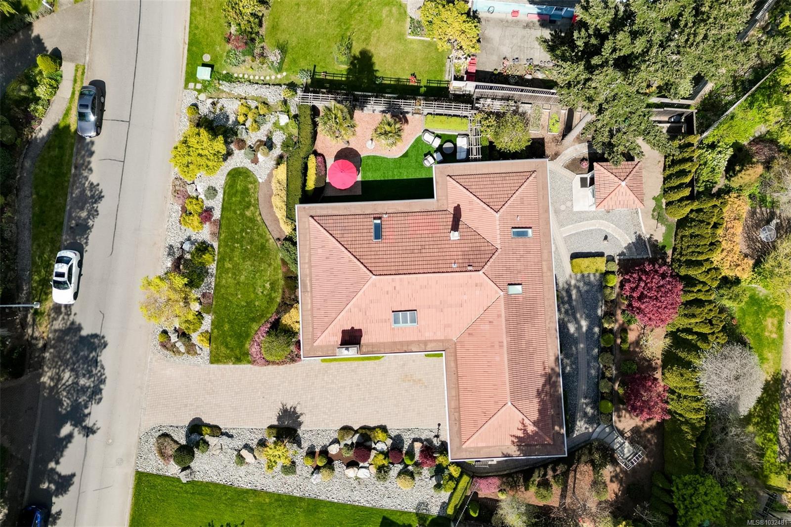 2770 Arbutus Rd