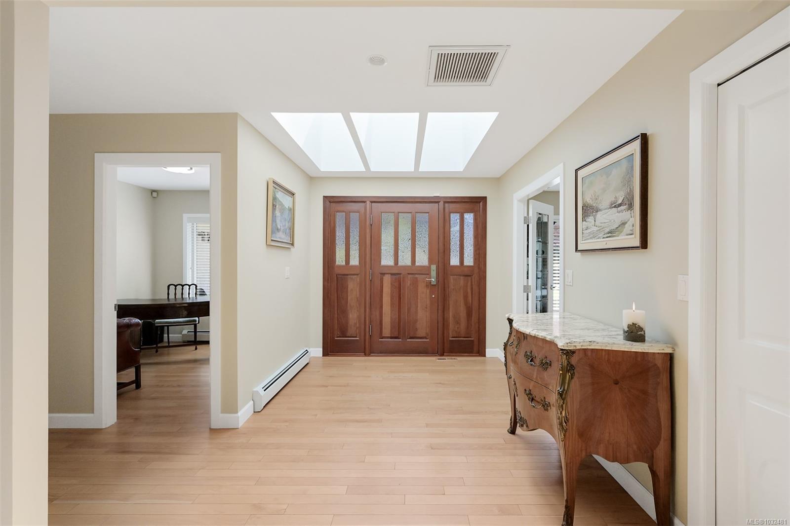 2770 Arbutus Rd