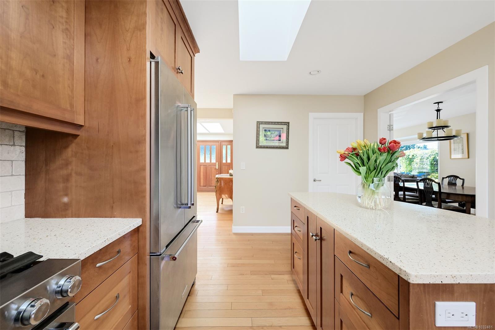 2770 Arbutus Rd
