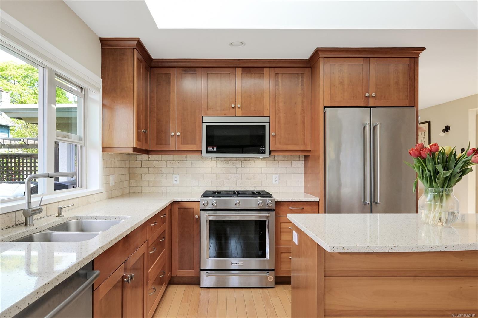 2770 Arbutus Rd