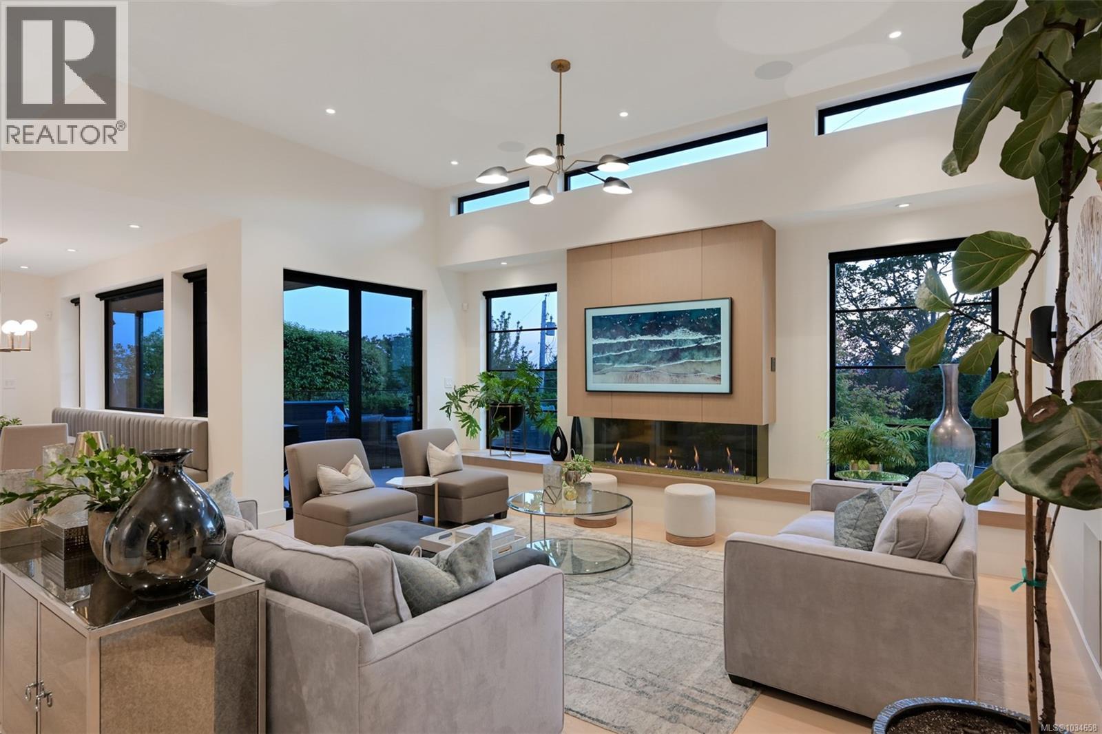 717 Robleda Cres